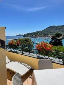 a balcony with tables and chairs and a view of the water at Hotel Metropole in Santa Margherita Ligure
