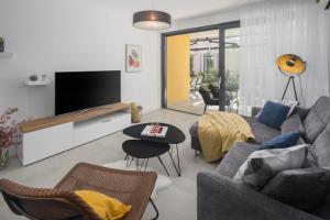 Televízia a/alebo spoločenská miestnosť v ubytovaní Apartment Corsy