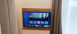TV in/ali zabaviščno središče v nastanitvi Apartmán SKI Plešivec