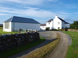 Afbeelding uit fotogalerij van Skerrols House in Bridgend