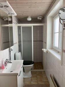 Koupelna v ubytování Strandvägen 6B Stig