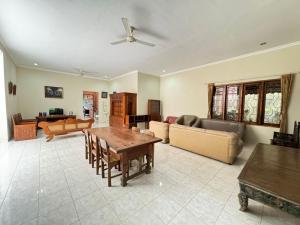 a living room with a table and a couch at Rumah Organik Homestay Jogja in Ngaglik