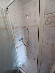 Koupelna v ubytování Chambre chez l'habitant dans l'ancienne Tuilerie Poncini