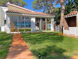 a white house with a large yard with a house at Casa Gloria in El Puerto de Santa María