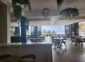 Restaurace v ubytování Margate Beach property