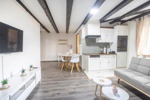Kuchyň nebo kuchyňský kout v ubytování Hotel de France