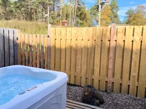 Fotografie z fotogalerie ubytování Kaoglen-Spruce-Hot Tub-Forrest Setting-Pet Friendly v destinaci Balnald