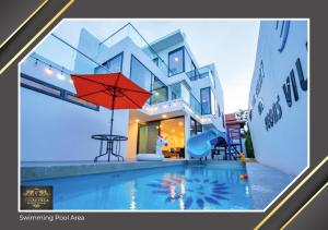 Swimmingpoolen hos eller tæt på Vegas villa, Pattaya