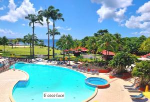 Piscina di Ti coco luce studio à Sainte Luce dans village de vacances o nelle vicinanze