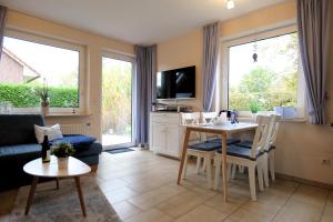 Μια τηλεόραση ή/και κέντρο ψυχαγωγίας στο Ferienhaus Otterndorf Haus Resi