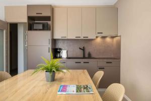 Kuchyňa alebo kuchynka v ubytovaní Apartment Rabac 19 + 21 fotografií