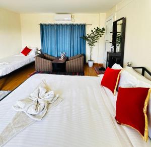 Giường trong phòng chung tại fireflies retreat home- Yoga, Sound Healing & Coworking Stay in Kathamndu