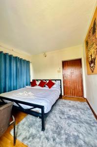 Giường trong phòng chung tại fireflies retreat home- Yoga, Sound Healing & Coworking Stay in Kathamndu