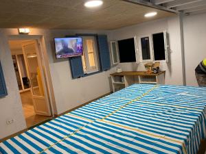 TV a/nebo společenská místnost v ubytování I LOVE ISLA PLAYA (SOLO FAMILIAS)