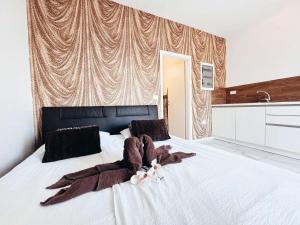 Postel nebo postele na pokoji v ubytování SunVilla + 37 fotografií