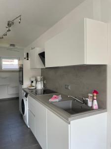 Η κουζίνα ή μικρή κουζίνα στο Kleiner Kristall inklusive MeineCard Plus