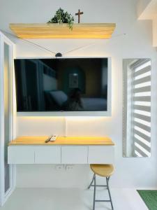 TV a/nebo společenská místnost v ubytování WV 16 Minimalist Zen Studio + 8 fotografií