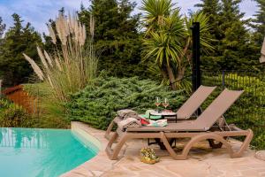 Hôtel Eze Hermitage内部或周边的泳池