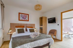 a bedroom with a large bed and a balcony at Casa Zen in Vernosc-lès-Annonay