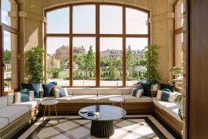 Гостиная зона в Palacio Arriluce Hotel - The Leading Hotels of the World