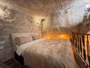 A bed or beds in a room at Atilla's Cave Hotel