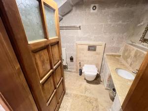 A bathroom at Atilla's Cave Hotel