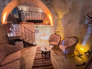 A seating area at Atilla's Cave Hotel