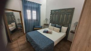 A bed or beds in a room at Apartamento Santa Leocadia
