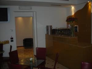 The lounge or bar area at Hotel Agli Artisti