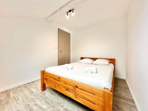 A bed or beds in a room at Le Cocon Urbain - Spacieux - Hyper Centre