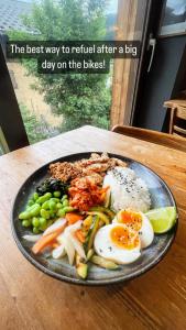 山林小屋内部或周边提供的食物