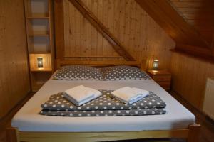 Postel nebo postele na pokoji v ubytování Penzion&resort Na Kopečku