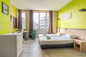 Postel nebo postele na pokoji v ubytování Sleep & Go Blankenberge