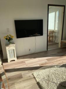 a living room with a flat screen tv on a wall at Käytännöllinen yksiö rauhallisella alueella! in Hyvinkää