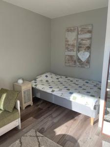 a small bedroom with a bed and a chair at Käytännöllinen yksiö rauhallisella alueella! in Hyvinkää