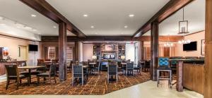 A restaurant or other place to eat at MainStay Suites Event Center