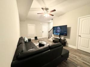 Μια τηλεόραση ή/και κέντρο ψυχαγωγίας στο Spotless phase1