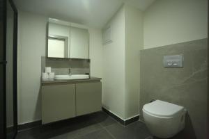 Koupelna v ubytování First Class by Antalya Suites