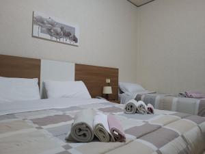 A bed or beds in a room at Hotel Mucciolini