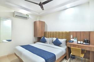 Giường trong phòng chung tại Urban Home Stay - Delhi, Paharganj
