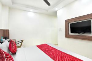 TV/trung tâm giải trí tại Urban Home Stay - Delhi, Paharganj