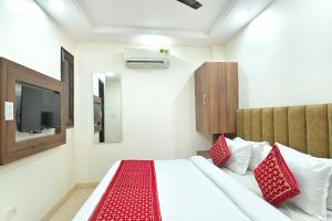 Giường trong phòng chung tại Urban Home Stay - Delhi, Paharganj +19 ảnh
