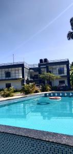 Bazén v ubytování Mountain Wings Resort nebo v jeho okolí