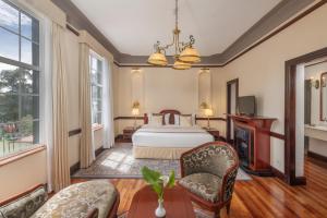 Ένα ή περισσότερα κρεβάτια σε δωμάτιο στο The Grand Hotel - Heritage Grand