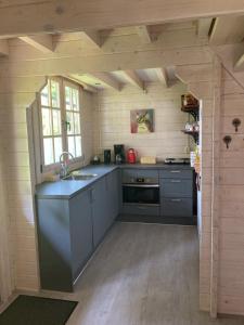 a kitchen with a sink and a counter top at B&B Mien Toentje in Leuth