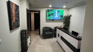 TV a/nebo společenská místnost v ubytování BUSINESS HOTEL SFAX
