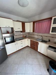 Kuchyňa alebo kuchynka v ubytovaní Apartment Mario 2