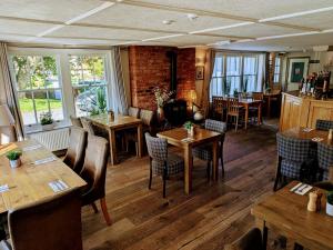 Restoran ili neka druga zalogajnica u objektu The Ship Inn Još 5 fotografija