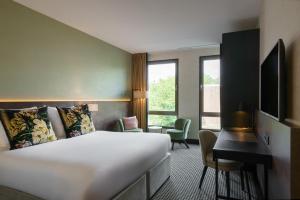 Letto o letti in una camera di Monet Garden Hotel Amsterdam