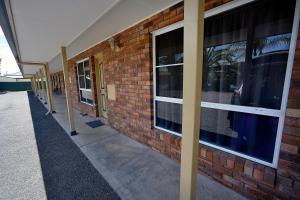 a brick building with windows on the side of it at Bellview Motel in Narrabri